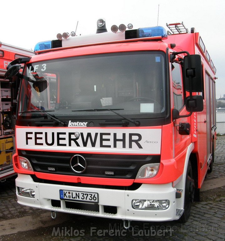 Neue LF`s fuer Koeln Uebergabe in Koeln Deutz an den Wachen  P011.JPG